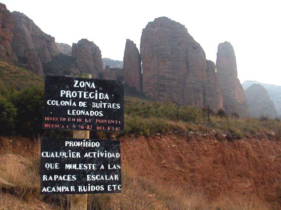 Le panneau indiquant la limite de la réserve.