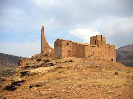 Ermita y castillo de Marcuello.