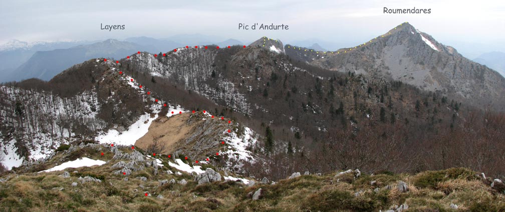 Vue sur le Pic d'Andurte et le Roumendares, avec notre itinéraire en rouge et en jaune.