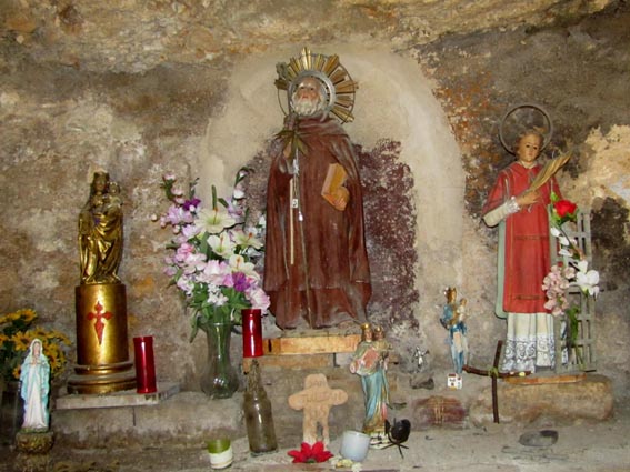 San Julián au centre,  la Vierge del Pilar et Saint-Laurent