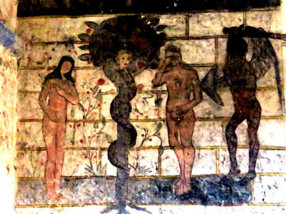Fresquel de l'église de Ribera: Adam et Ève tentant de dissimuler leur nudité.