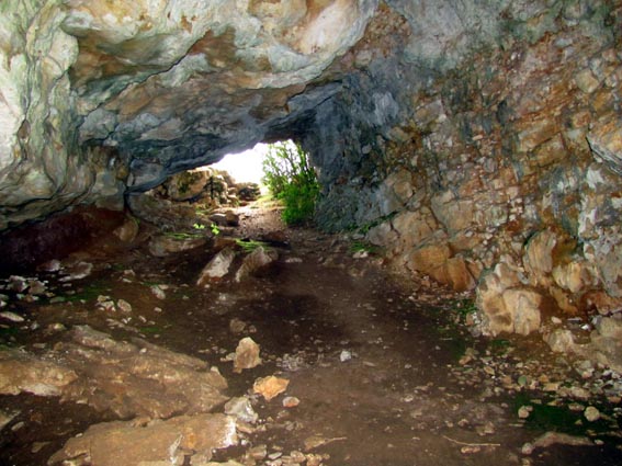Voici une grotte qui pourrait abriter un régiment!