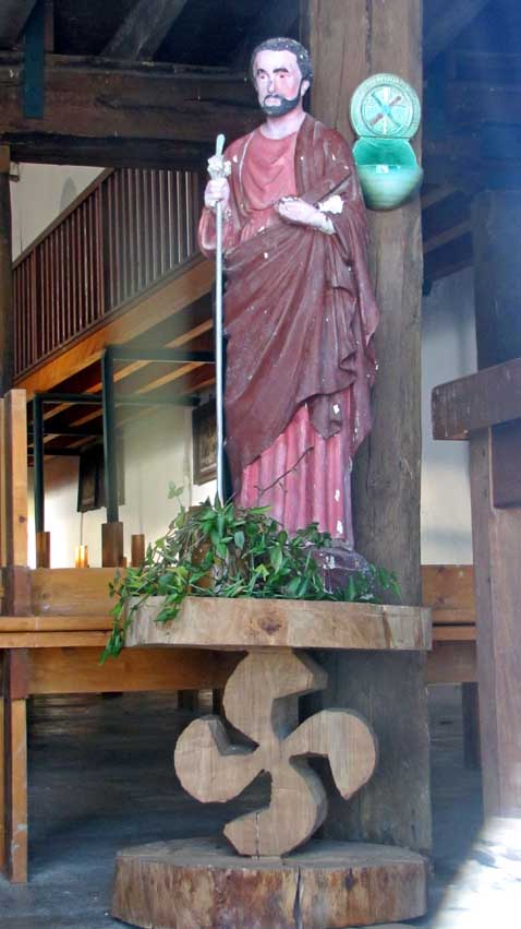 Statue de Saint Antoine de Padoue à l'intérieur de la chapelle.