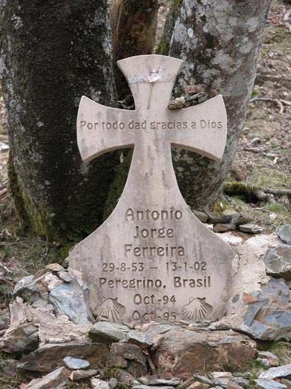 Croix à la mémoire d'un pèlerin brésilien...