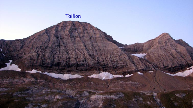 La face Nord du Taillon commence  rougeoyer.