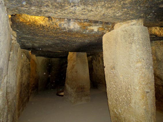 Antequera : dolmen de Menga