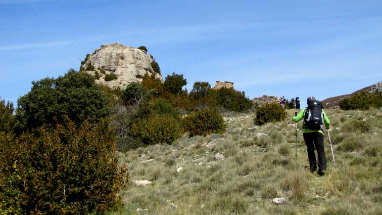 Arrive  l'ermitage de la Virgen de Arraro
