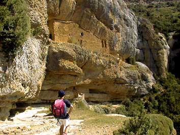 Ermitage San Cornelio et ermitage de la Cueva au dessus.