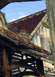 Détail de la façade Sud du "Palais d'Aizkolegi".