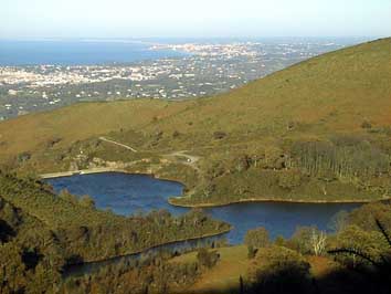 La vue sur la cte avec le lac du choldo en premier plan est magnifique.