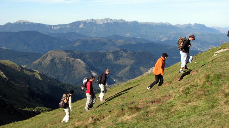 Au-dessus du col d'Egurral avec Aizkorri  l'arrire-plan.