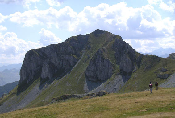 A gauche du Mailh bassib, le Montagnon de Bielle.