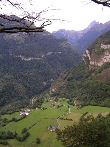 Goust avec le Pic du Midi d'Ossau  l'arrire plan.