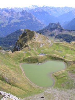 Le lac du Montagnon vu du sommet du Montagnon d'Iseye.