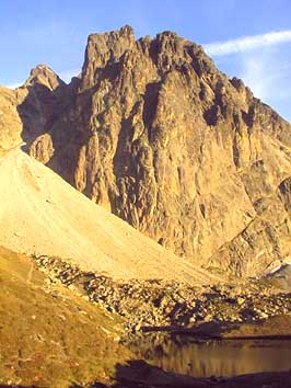 Face Est de l'Ossau, au dessus du lac de Pombie.