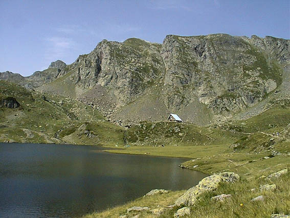 Lac et refuge d'Ayous.