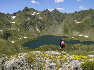 Le lac d'Ayous et le Pic d'Ayous (à gauche), vus du sommet du Casterau.