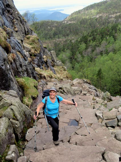 photos_norvege/2017-05-22/0196_chemin_preikestolen.jpg