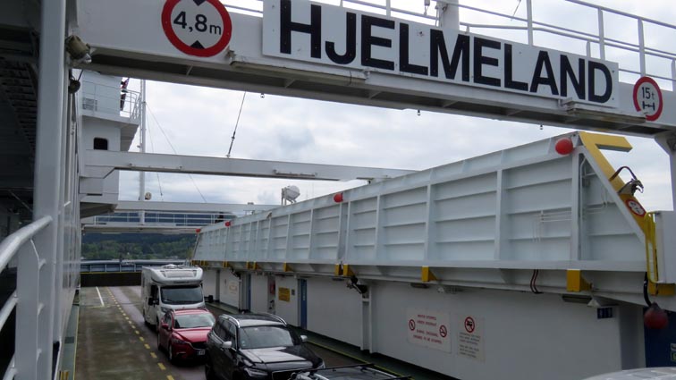 Ferry à Hjelrmeland