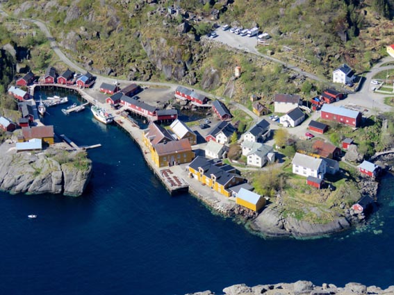 Vue plongeante sur Nusfjord.